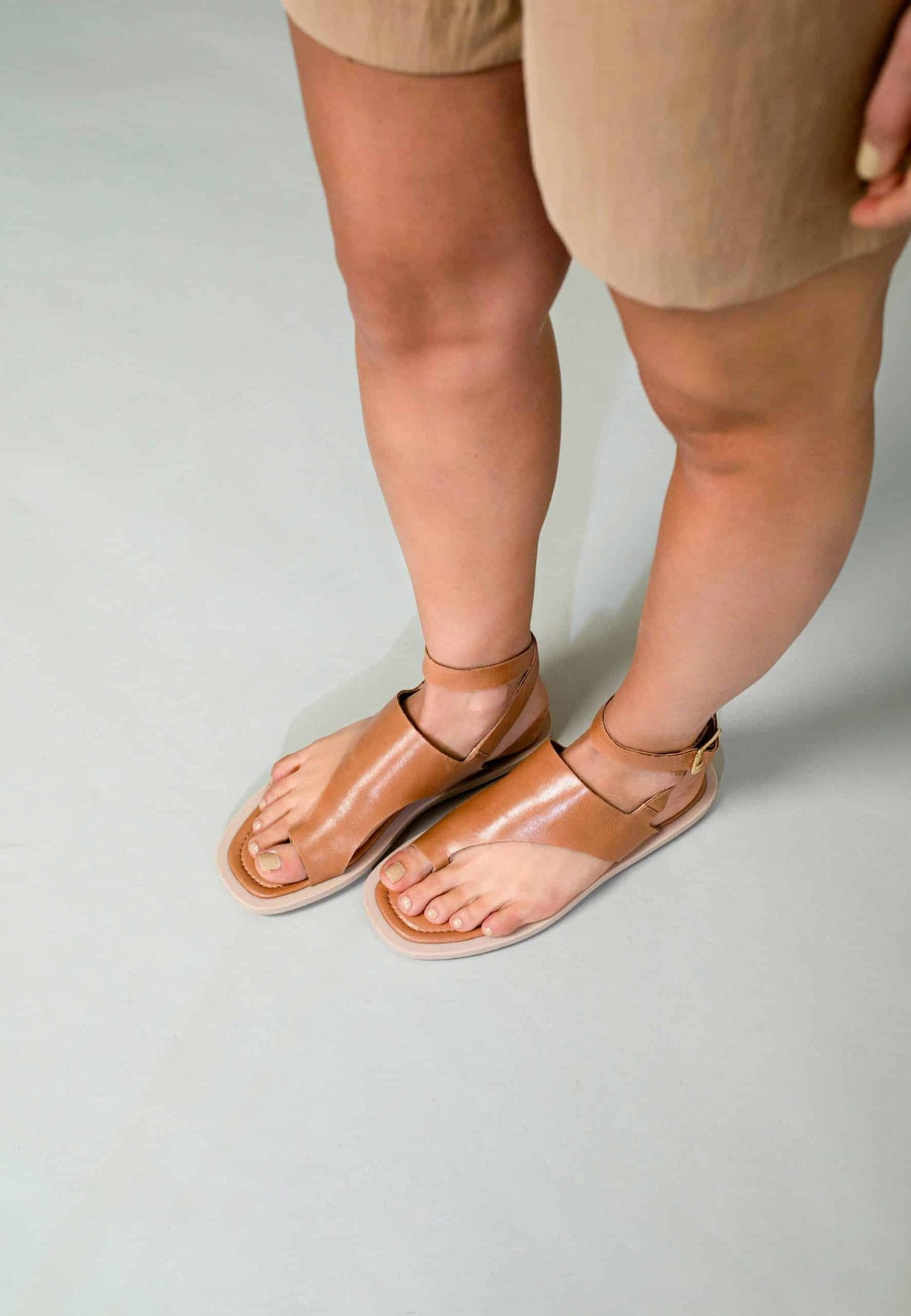 Paineira Caramel Leather Toe-Ring Flat-2
