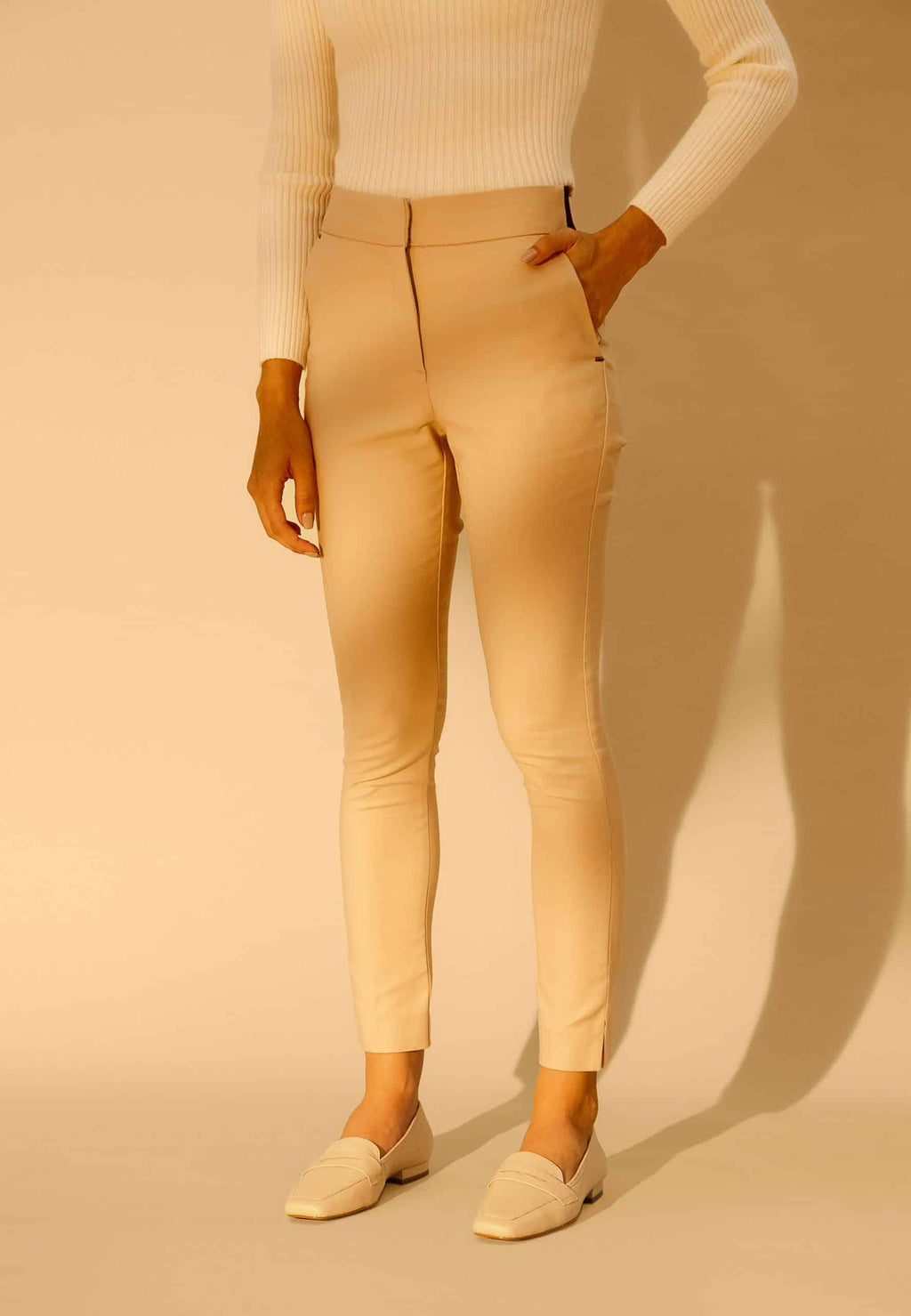 Cipó Beige Leather Square-Toe Loafers – Flat